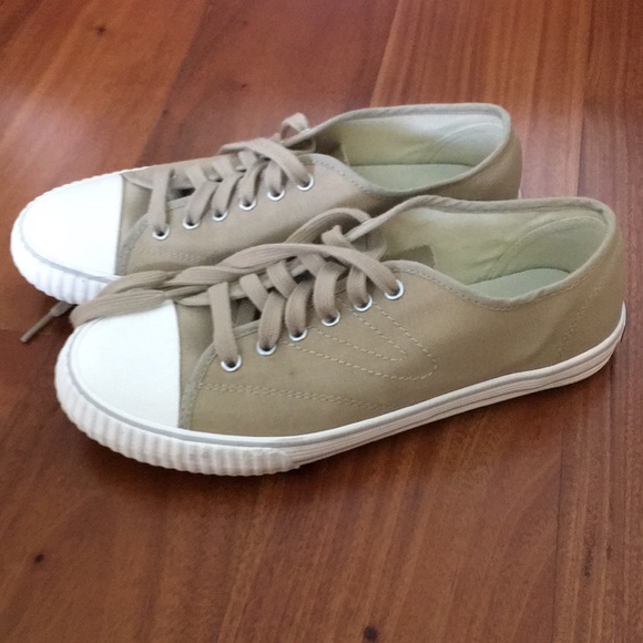 tretorn canvas shoes